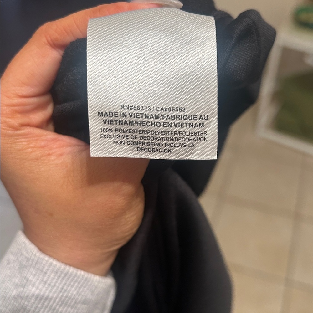NIKE Dri-Fit Quarter Zip Pull-Over - Picture 13 of 13